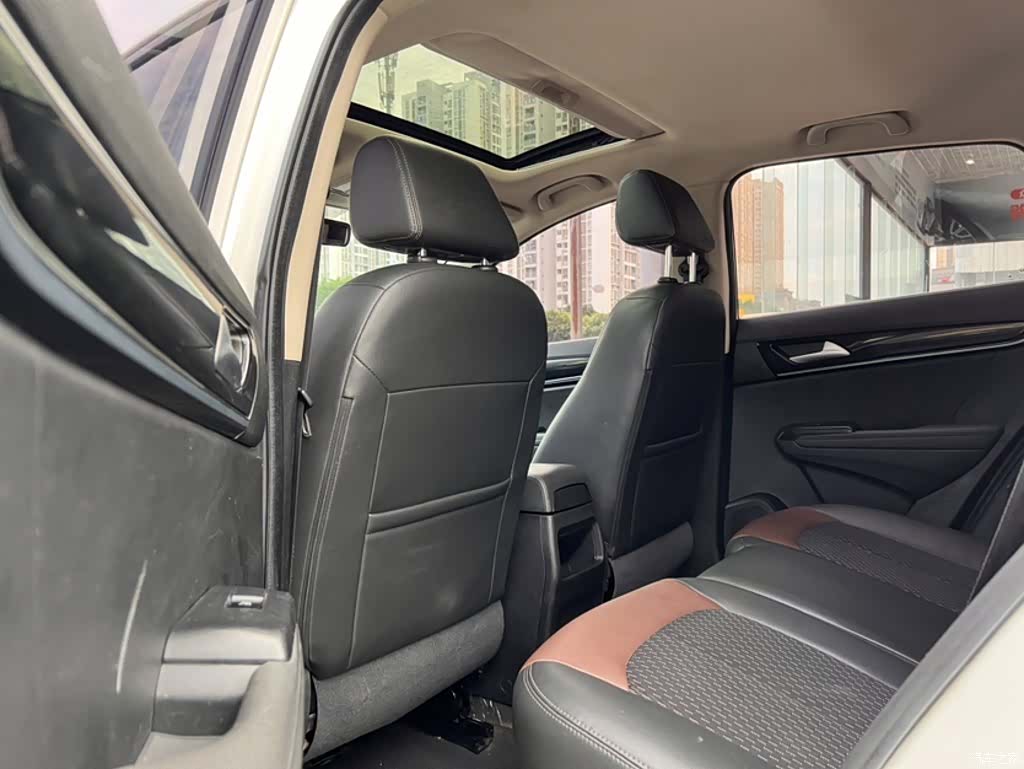 DongFeng AX5, 2018 16