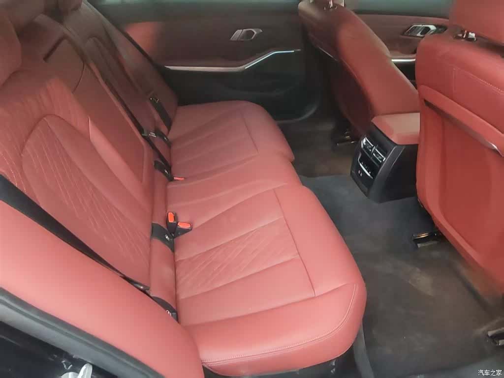 BMW 3 Series, 2025 11