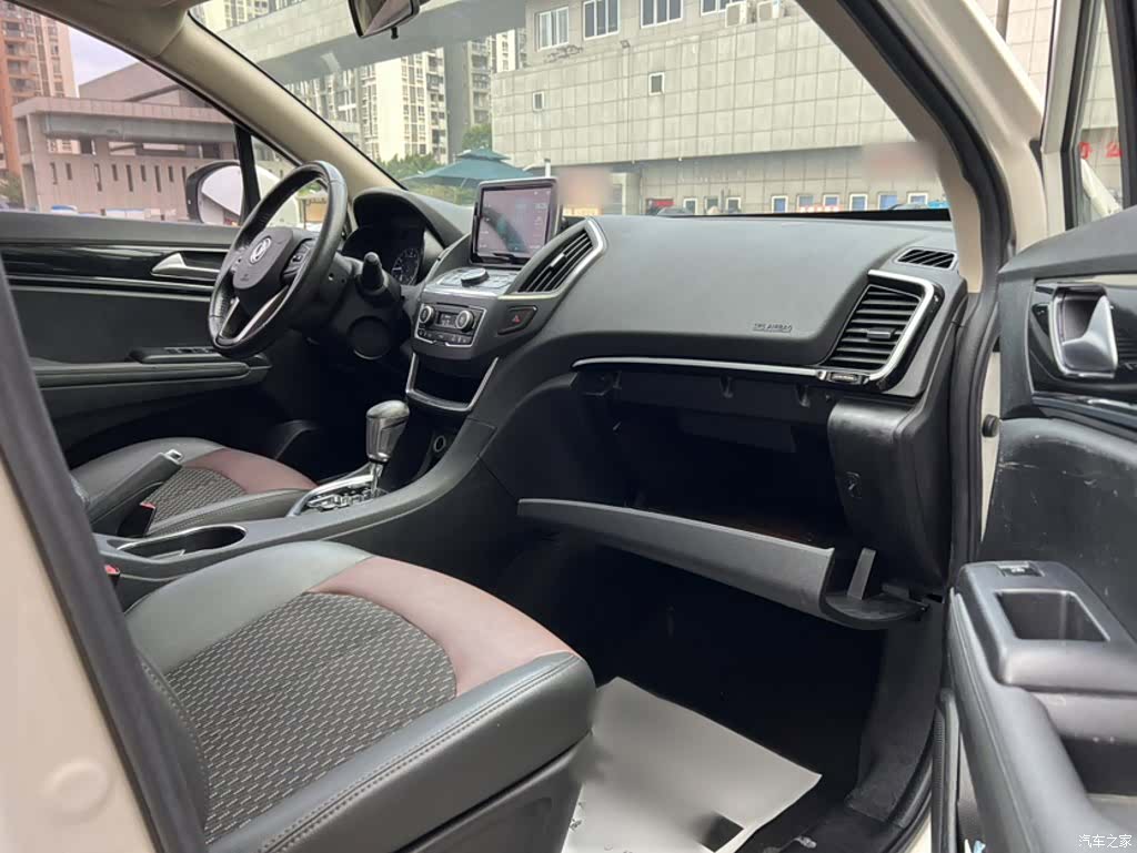 DongFeng AX5, 2018 17