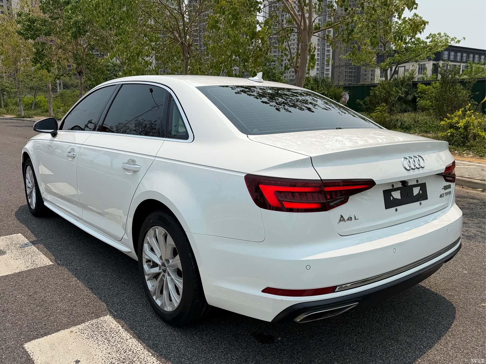 Audi A4L, 2019 6