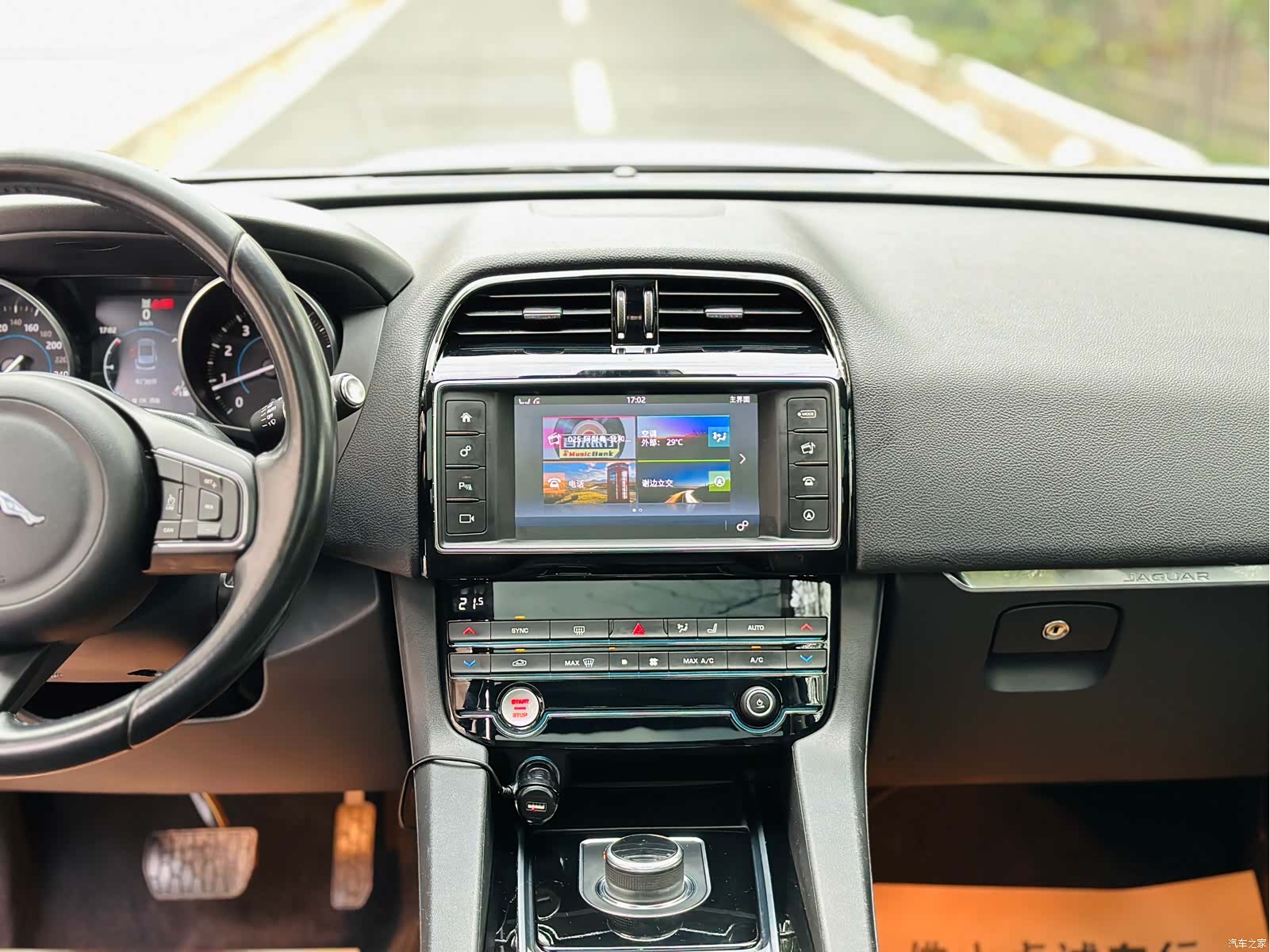 Jaguar F-PACE, 2017 18