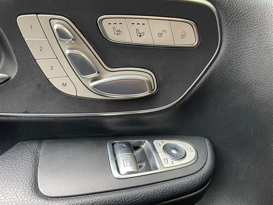 Mercedes-Benz V-class