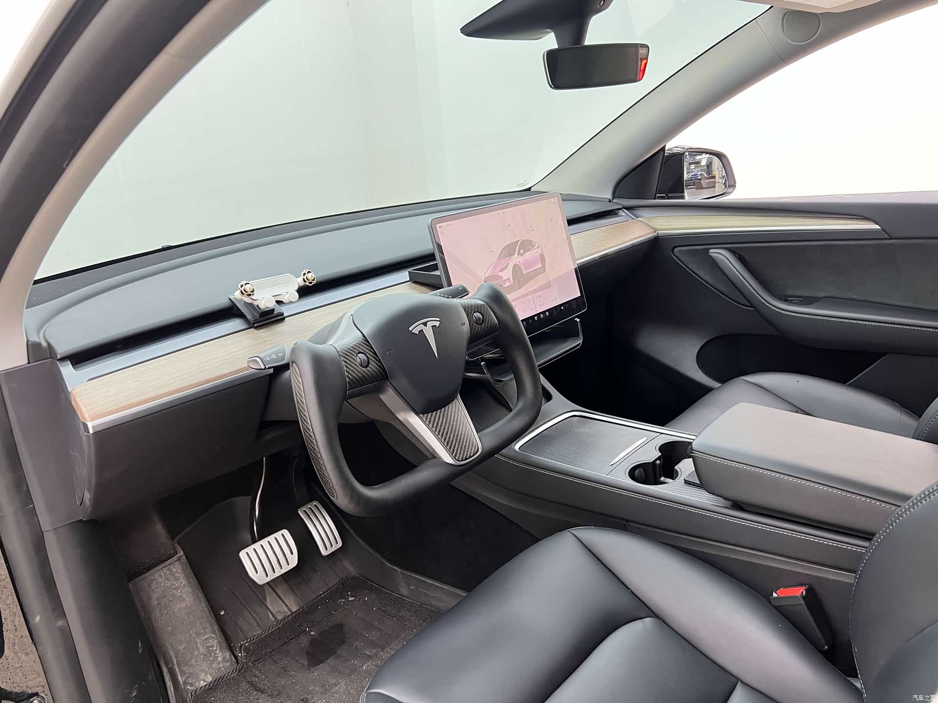 Tesla Model Y, 2023 15