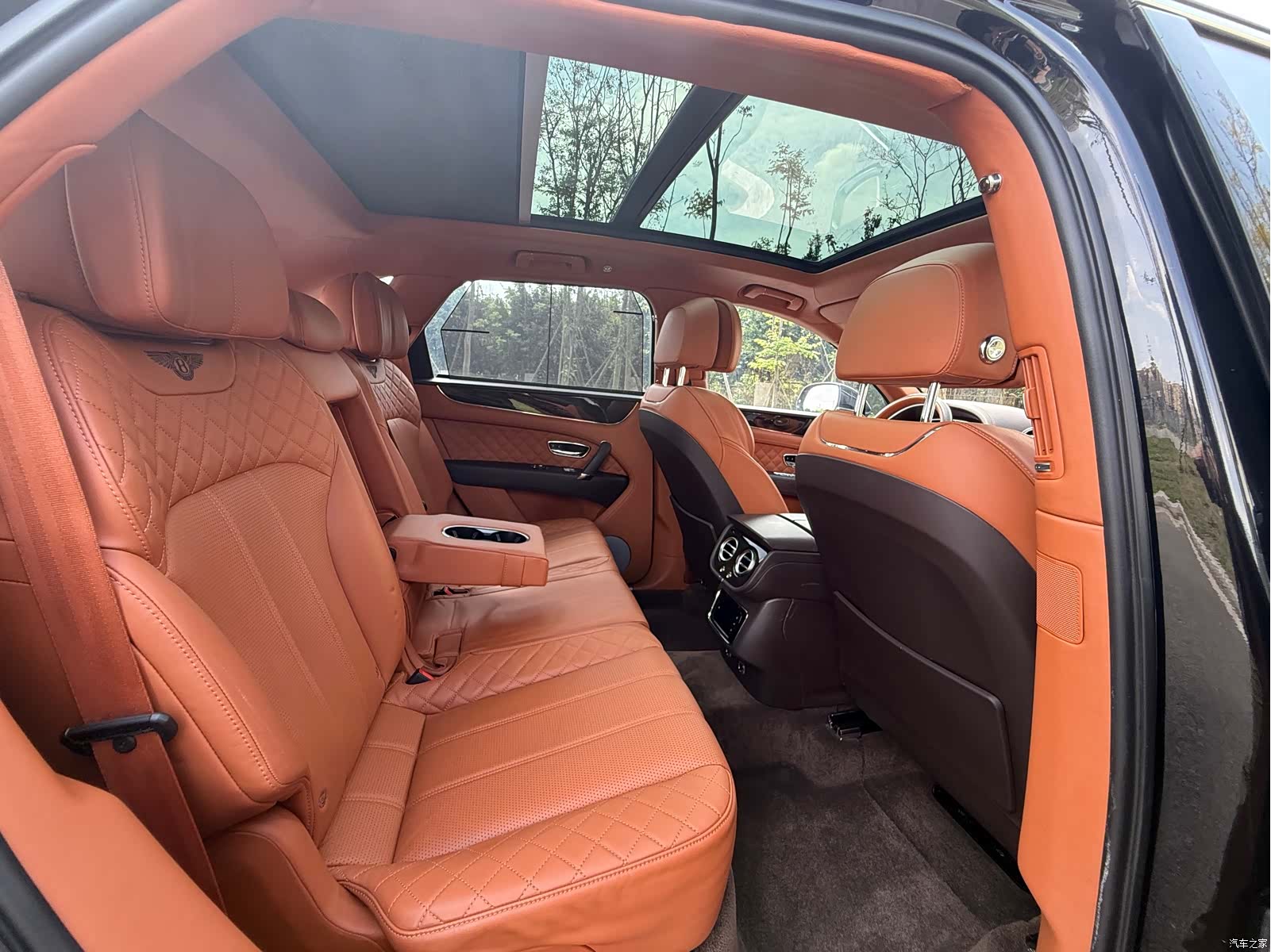 Bentley Bentayga, 2016 9