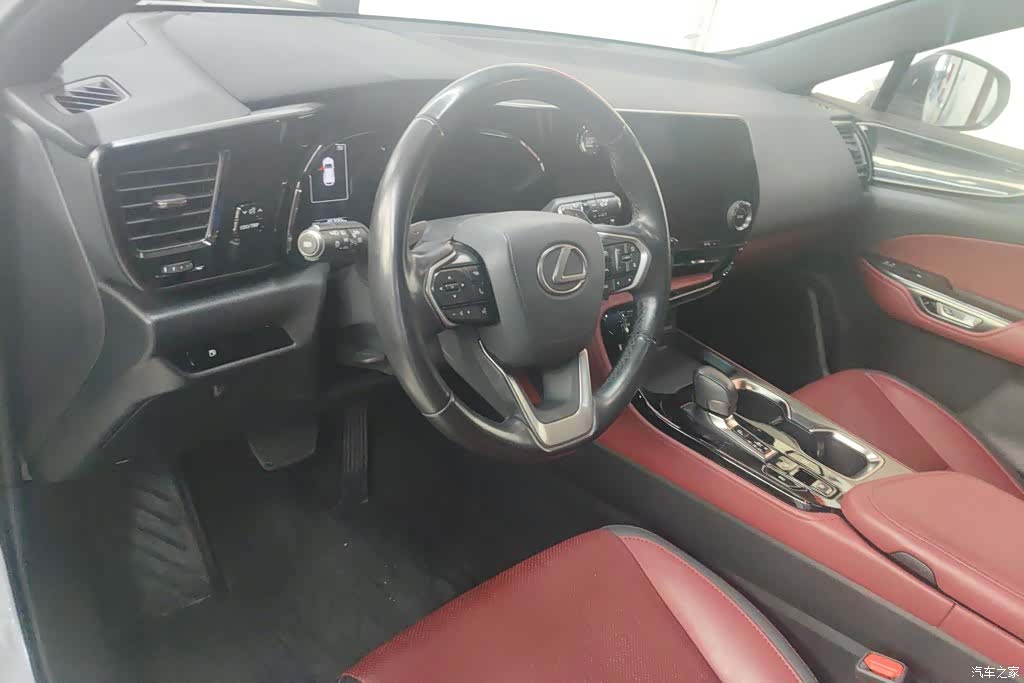 Lexus NX, 2023 12