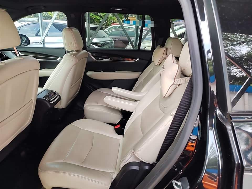 Cadillac XT6