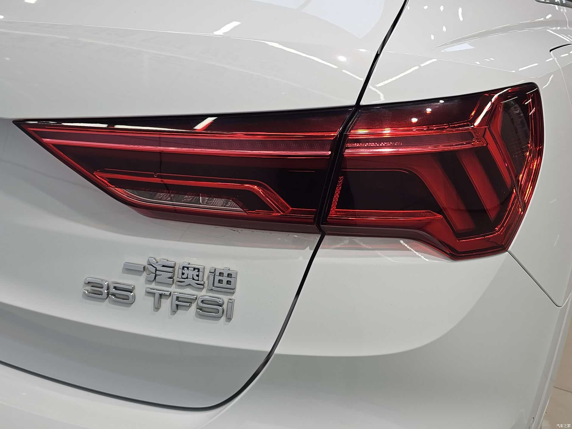 Audi Q3, 2023 4