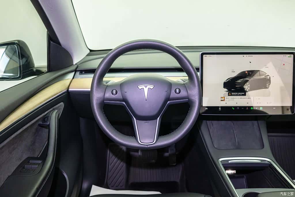 Tesla Model Y, 2023 13