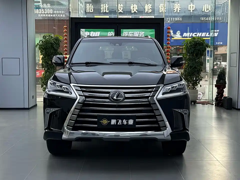 Lexus LX