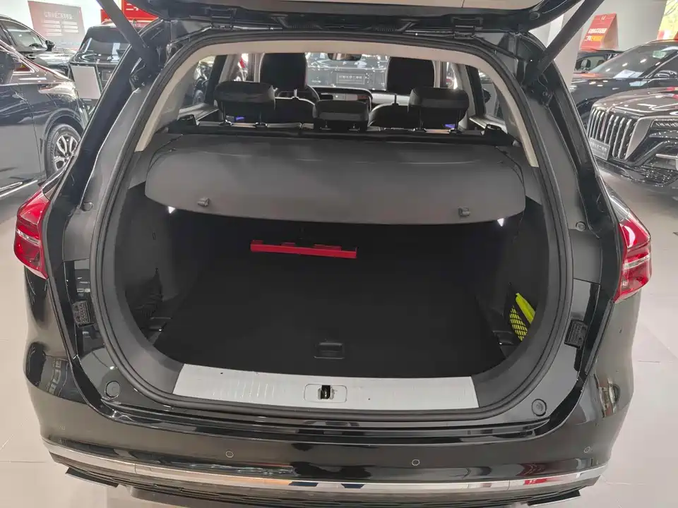 Hongqi HS5