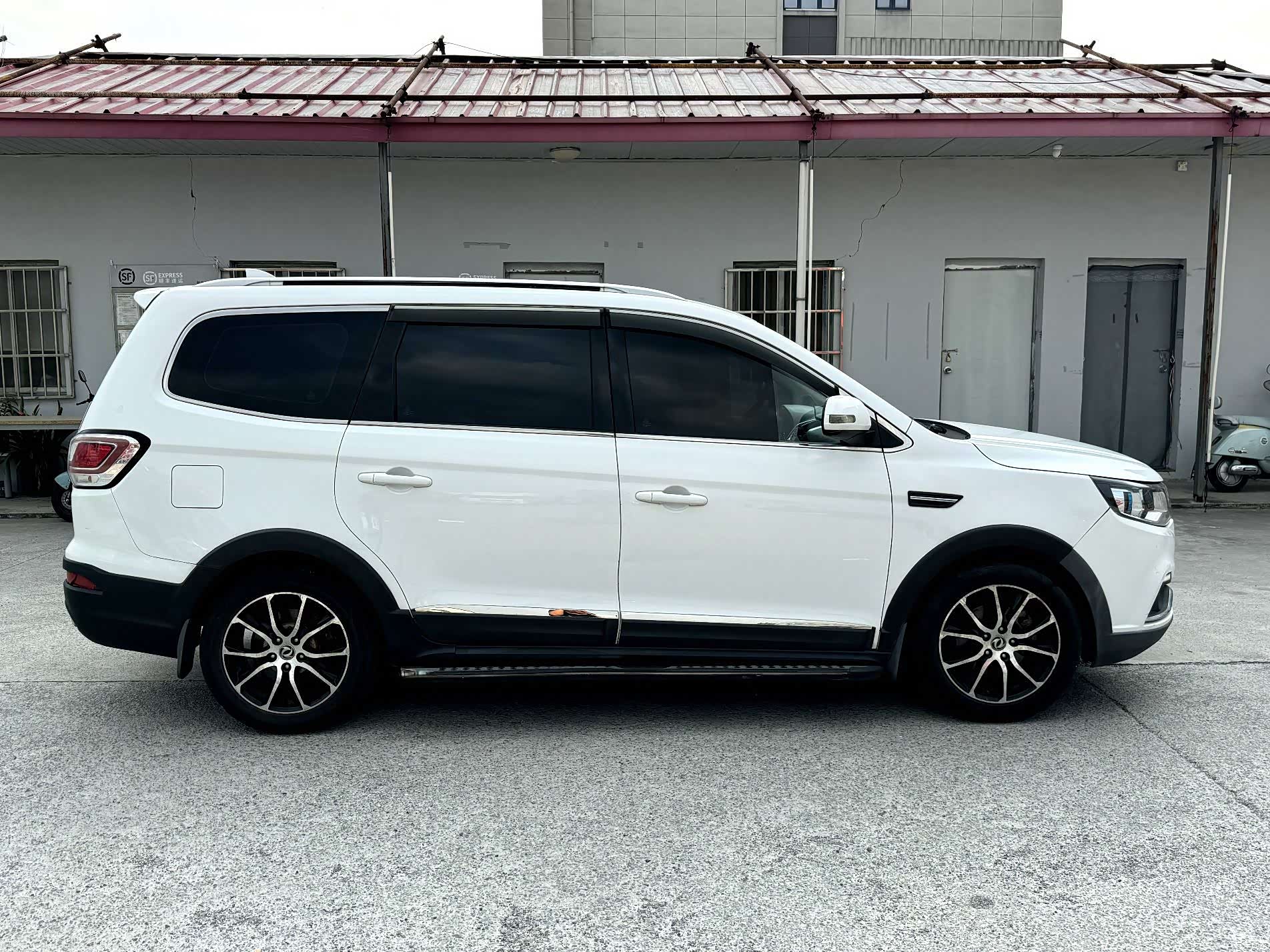 DongFeng SX6, 2017 7