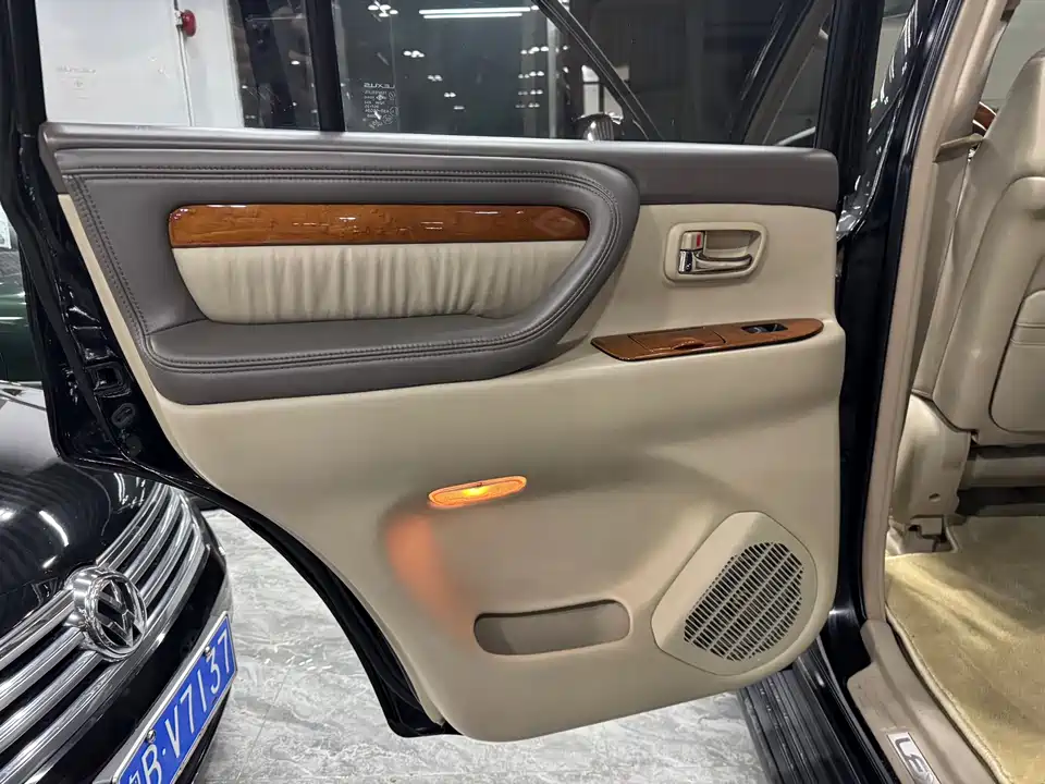 Lexus LX