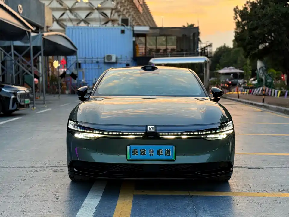 Zeekr 007