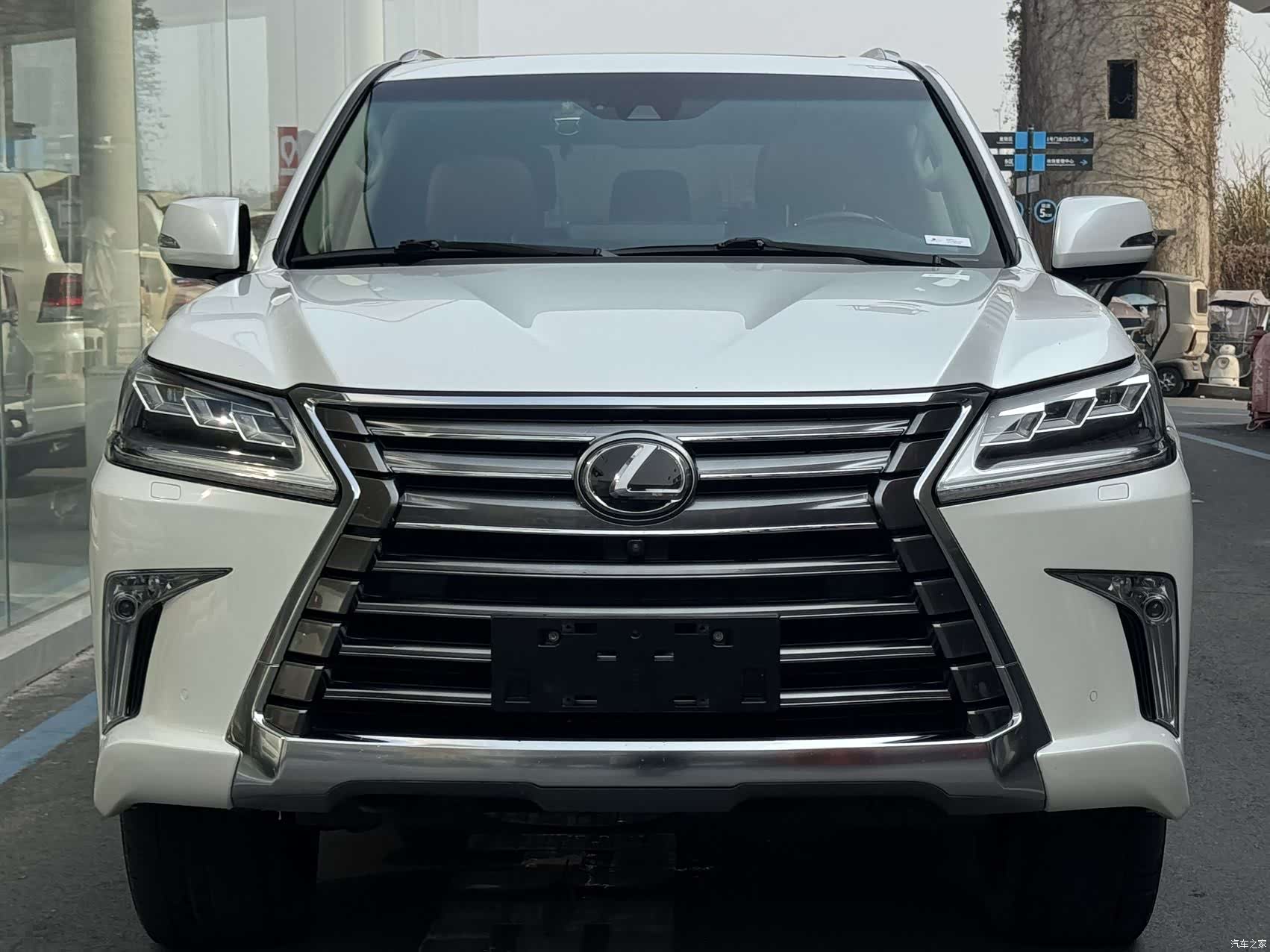 Lexus LX, 2020 3