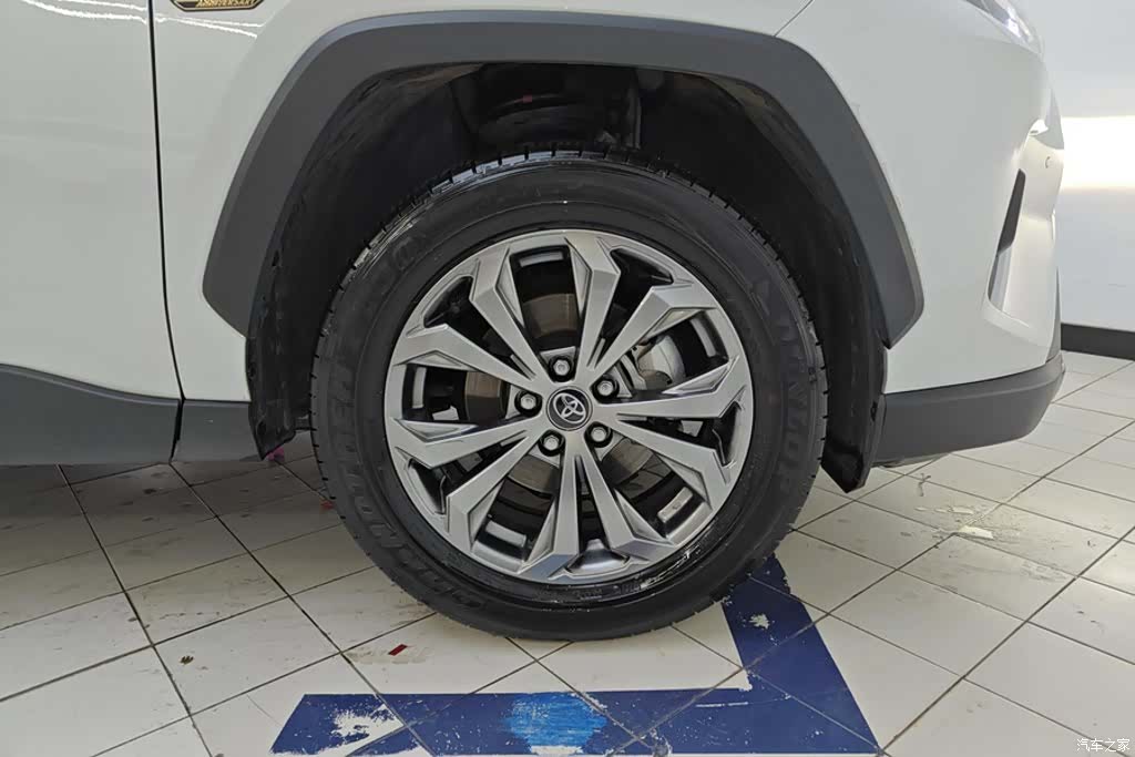 Toyota RAV4, 2024 6