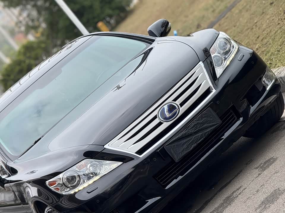 Lexus LS