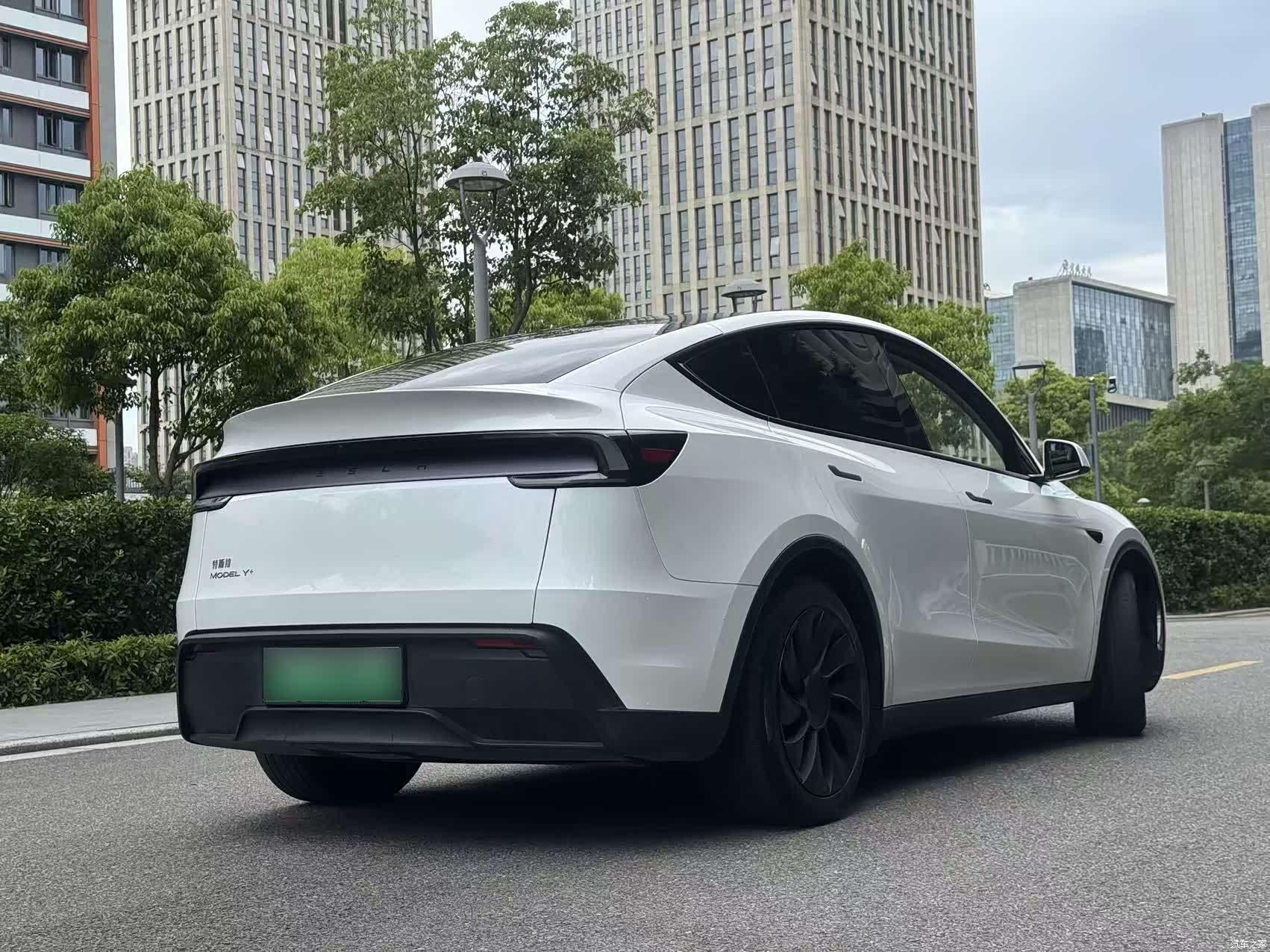 Tesla Model Y, 2025 17