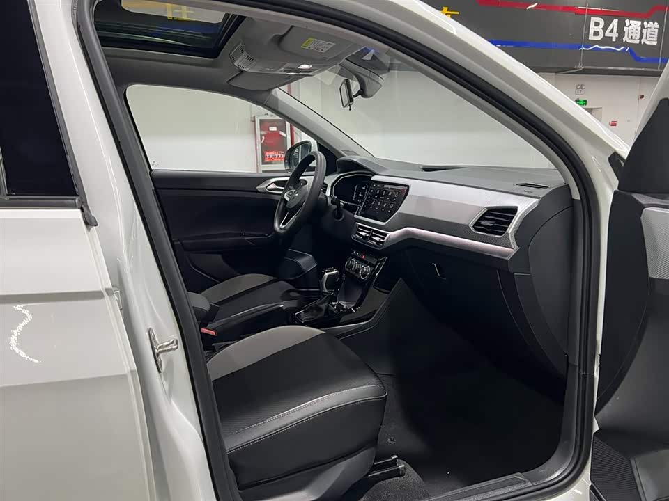 Volkswagen Exploring the shadow