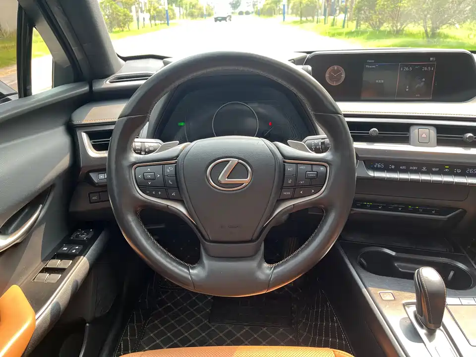 Lexus UX