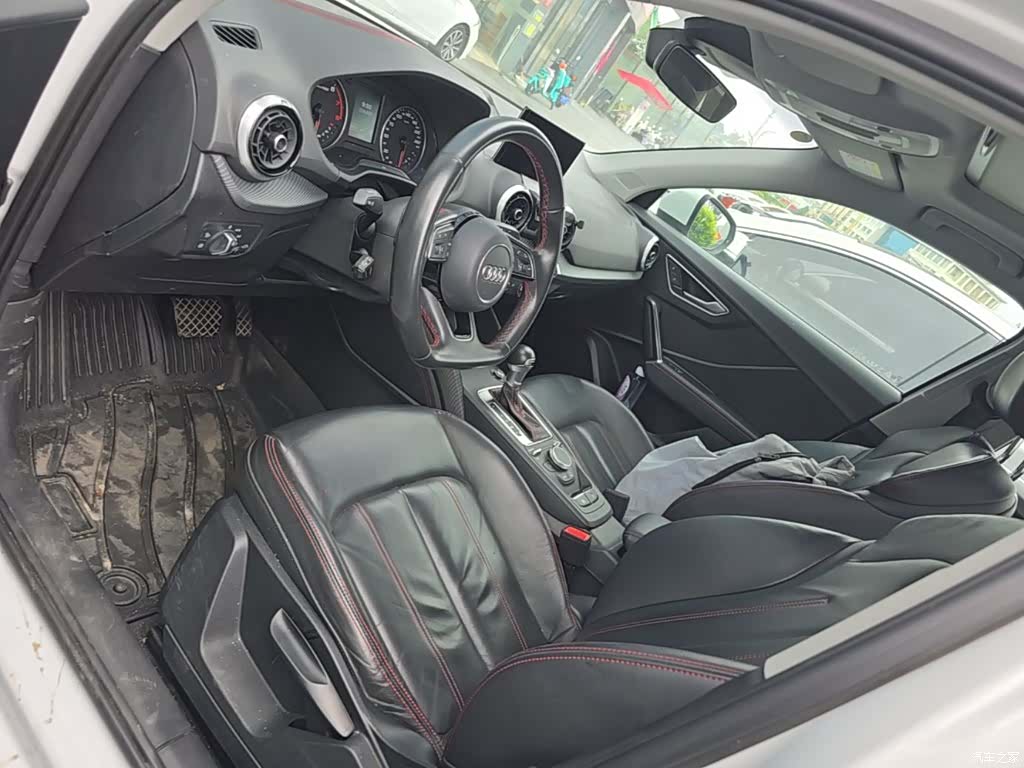 Audi Q2L, 2023 15