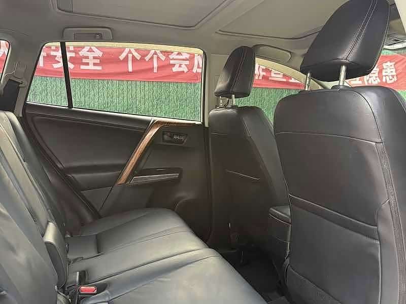 Toyota RAV4 2017, фото 6