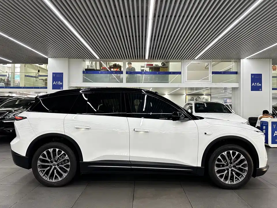 NIO ES6