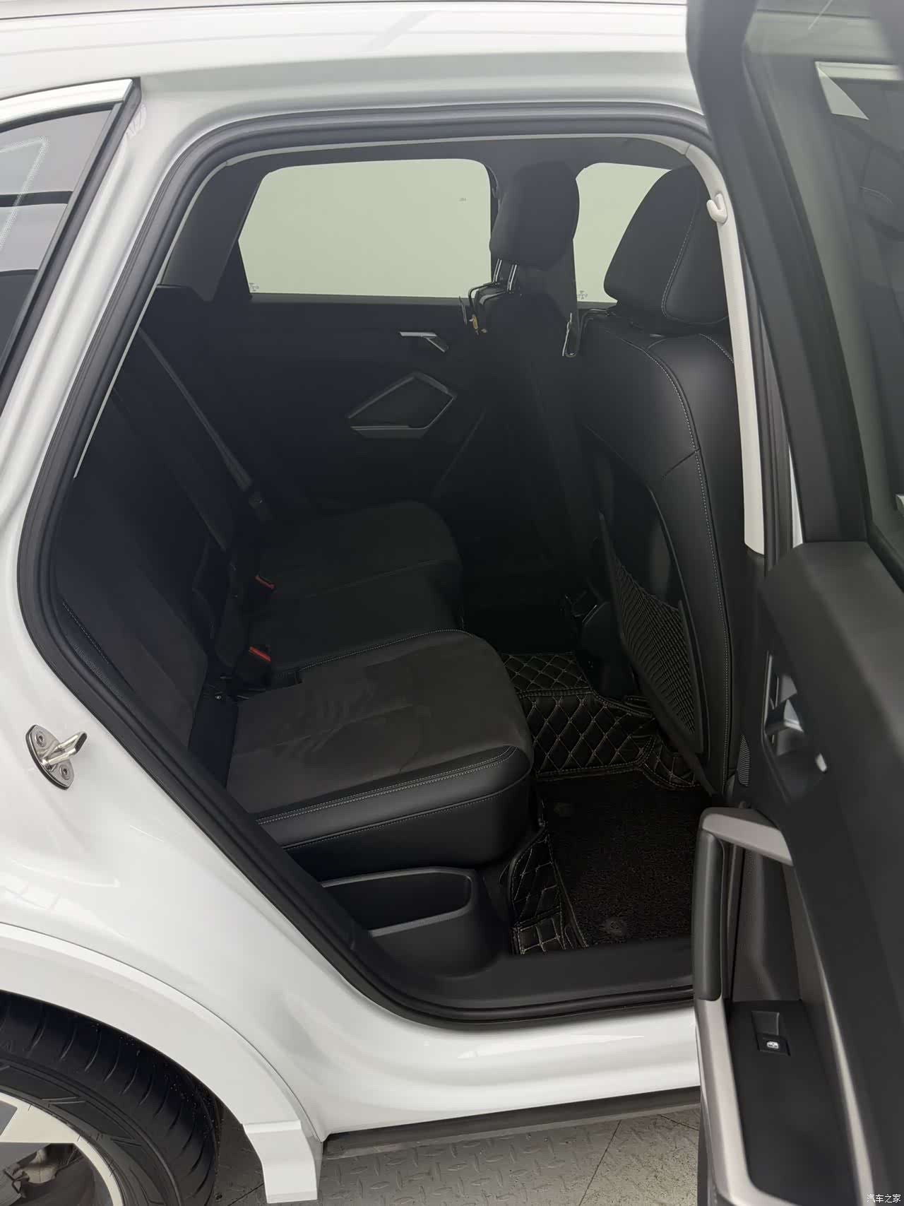 Audi Q3, 2023 11