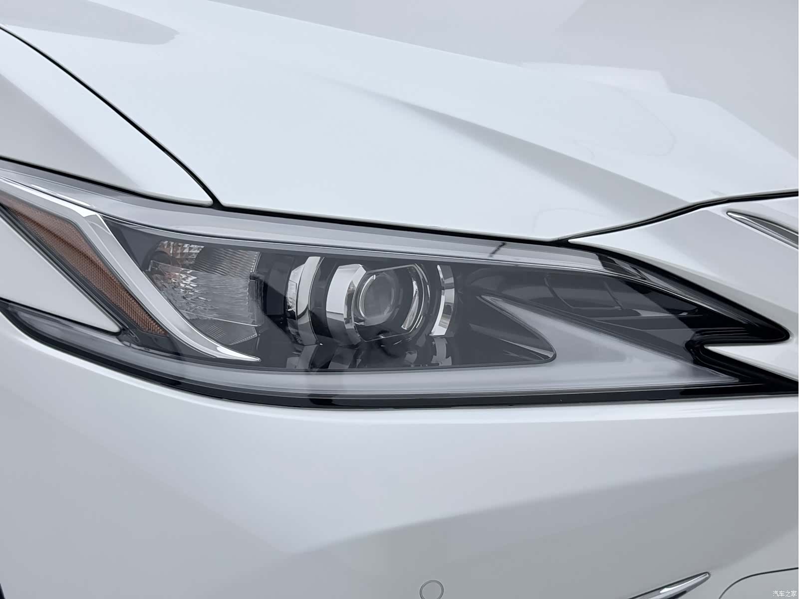 Lexus ES, 2024 9