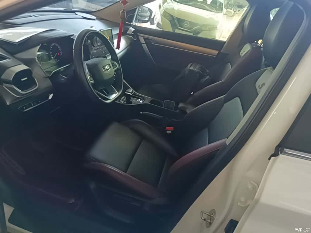 Geely Coolray, 2022 15