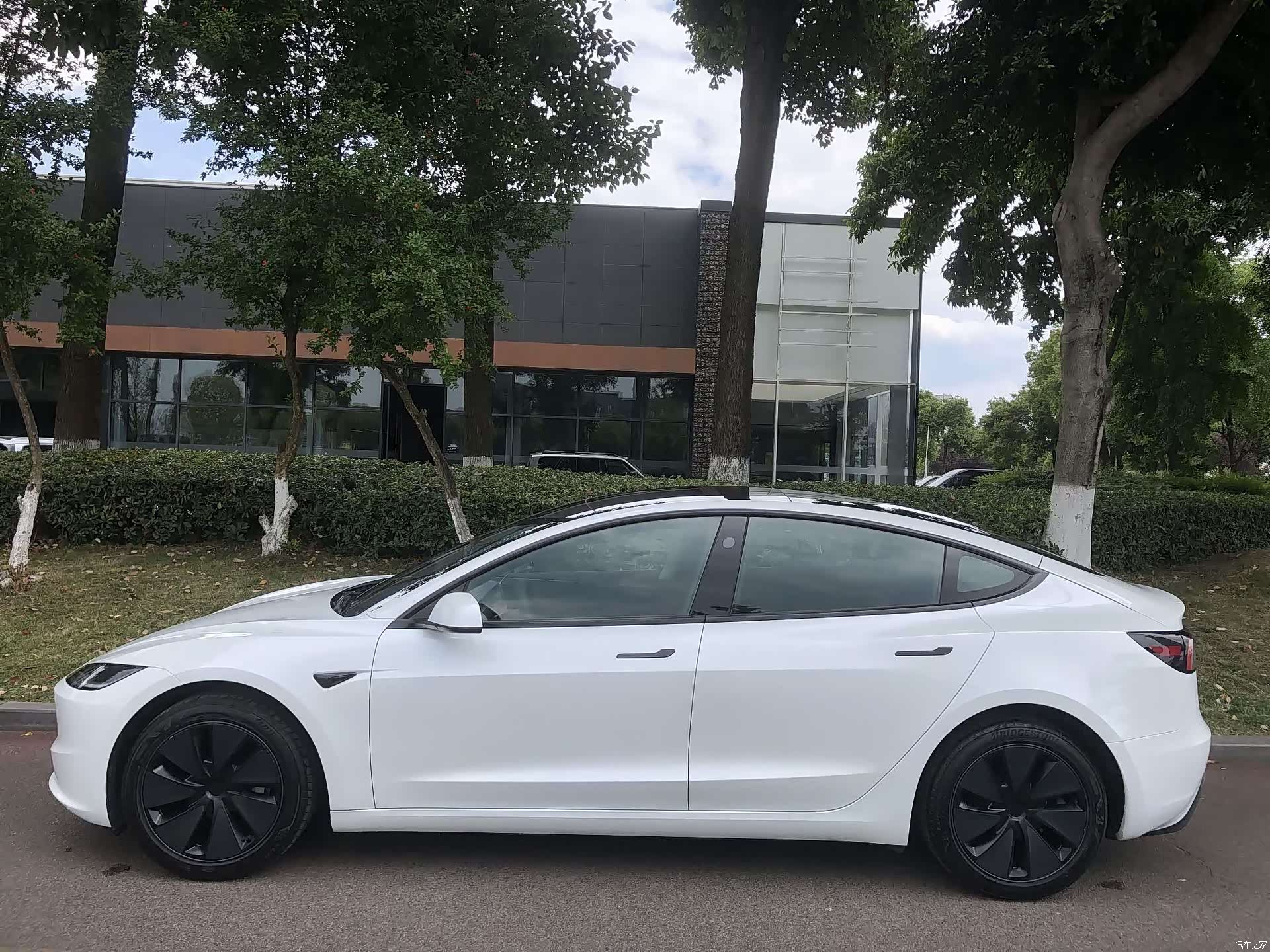 Tesla Model 3, 2025 8
