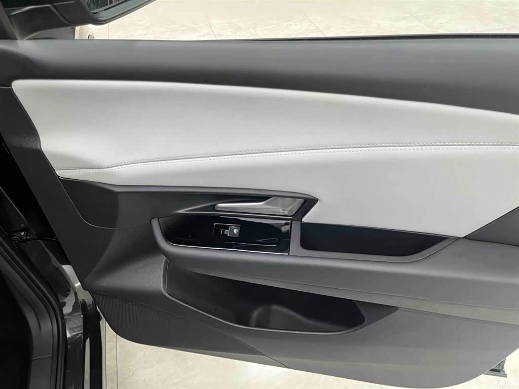 Volkswagen VS8, 2025 10