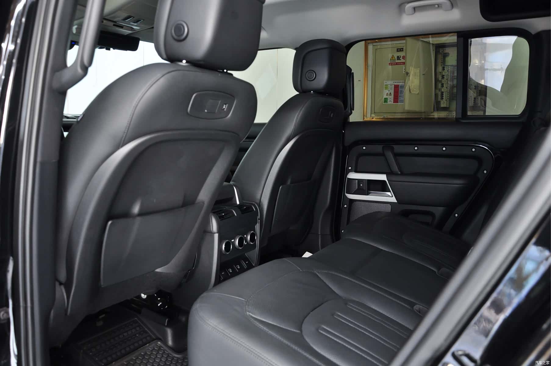 Land Rover Defender, 2021 7
