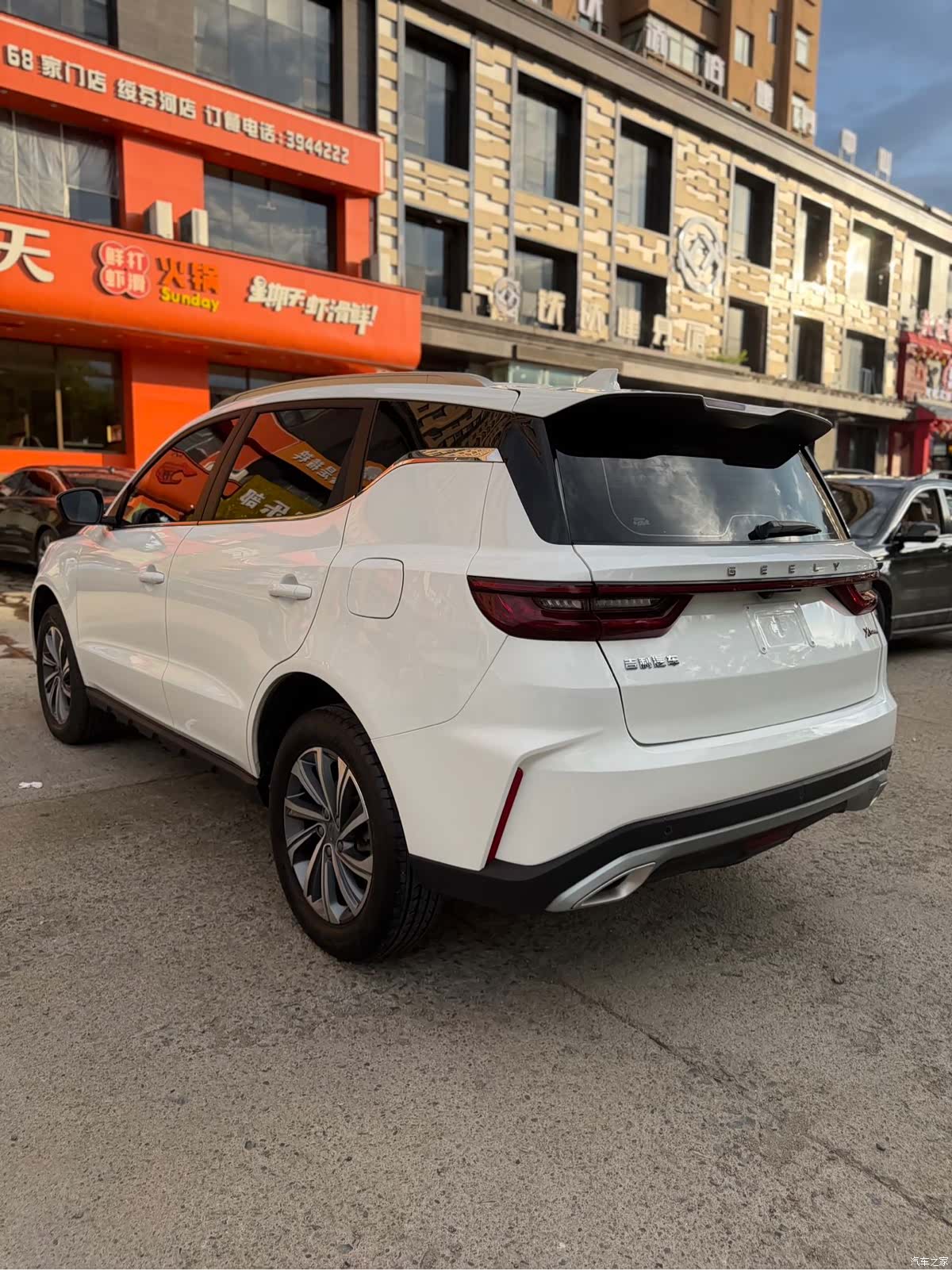 Geely X6, 2022 4