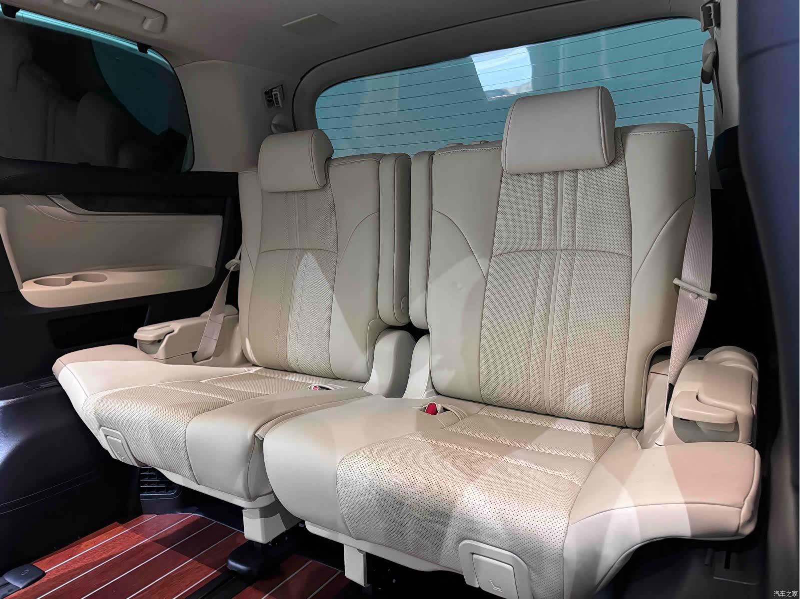 Toyota Alphard, 2021 19