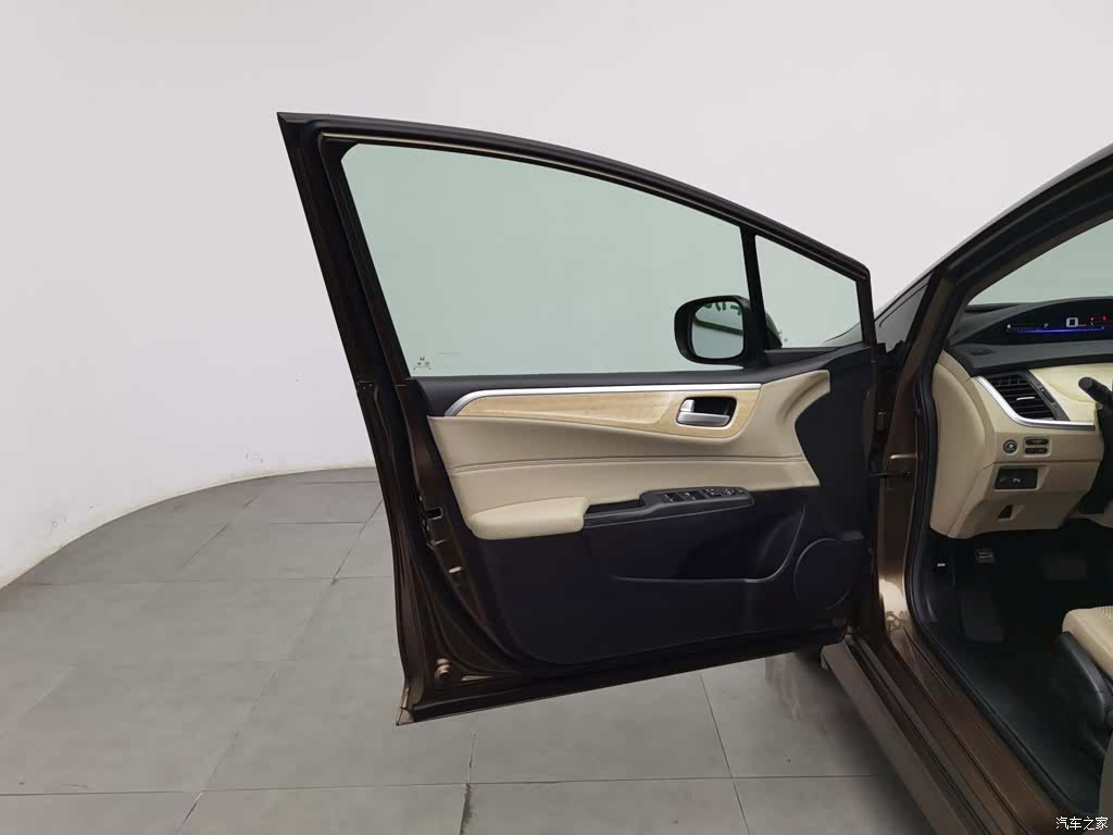 Honda Jade, 2014 8