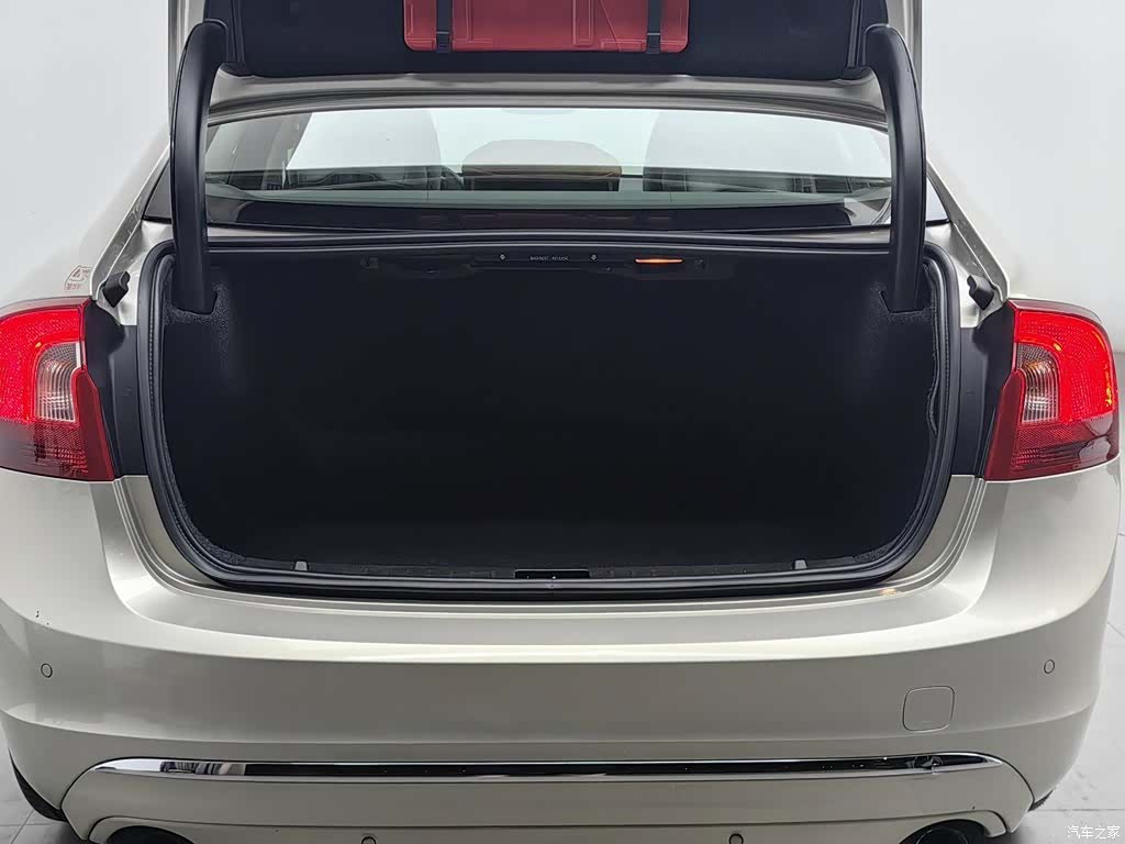 Volvo S60, 2018 16
