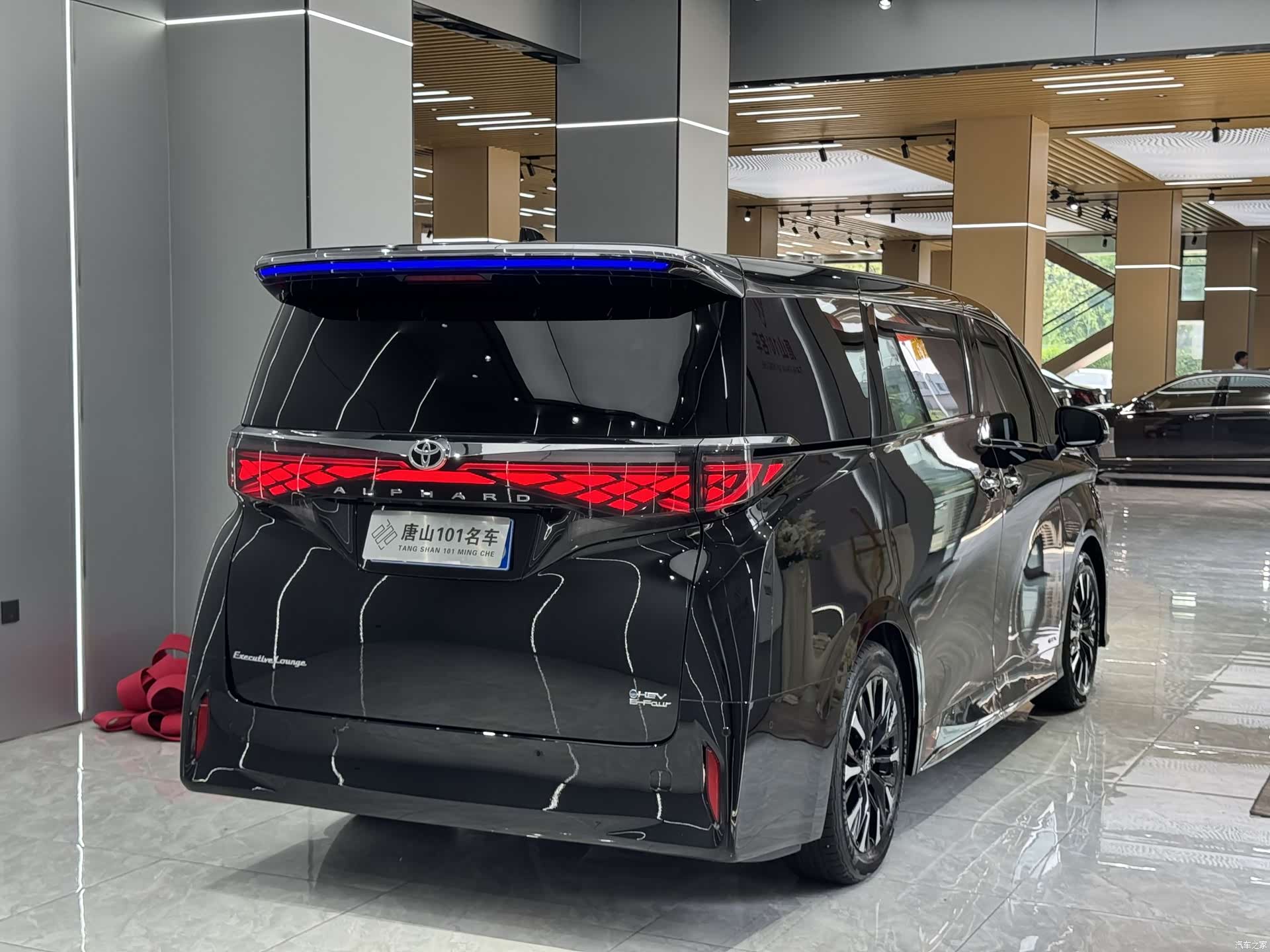 Toyota Alphard, 2025 7