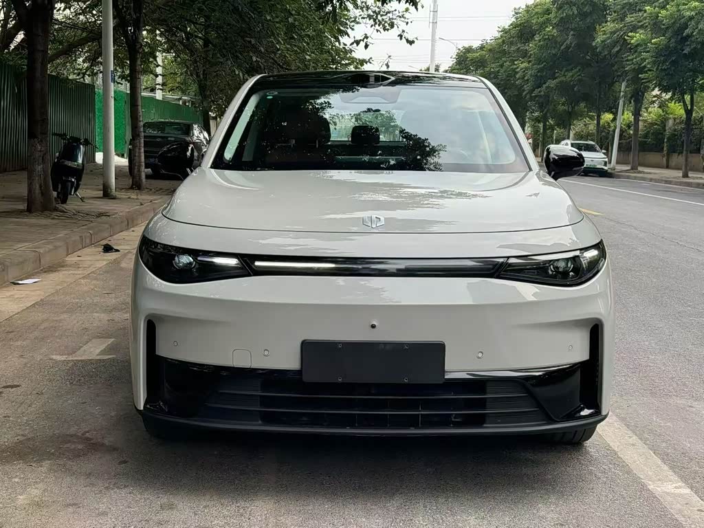 Leapmotor C10