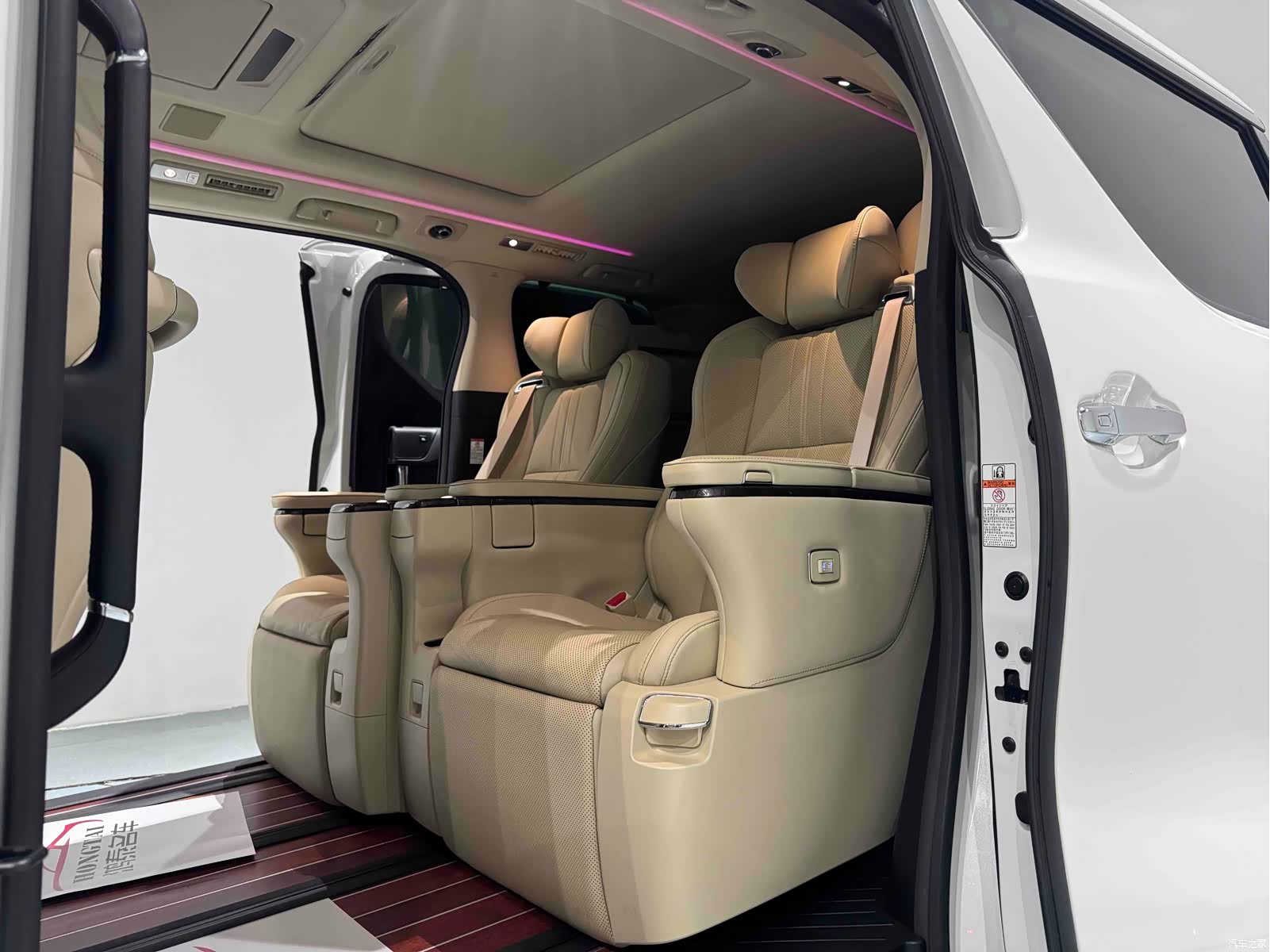 Toyota Alphard, 2021 18
