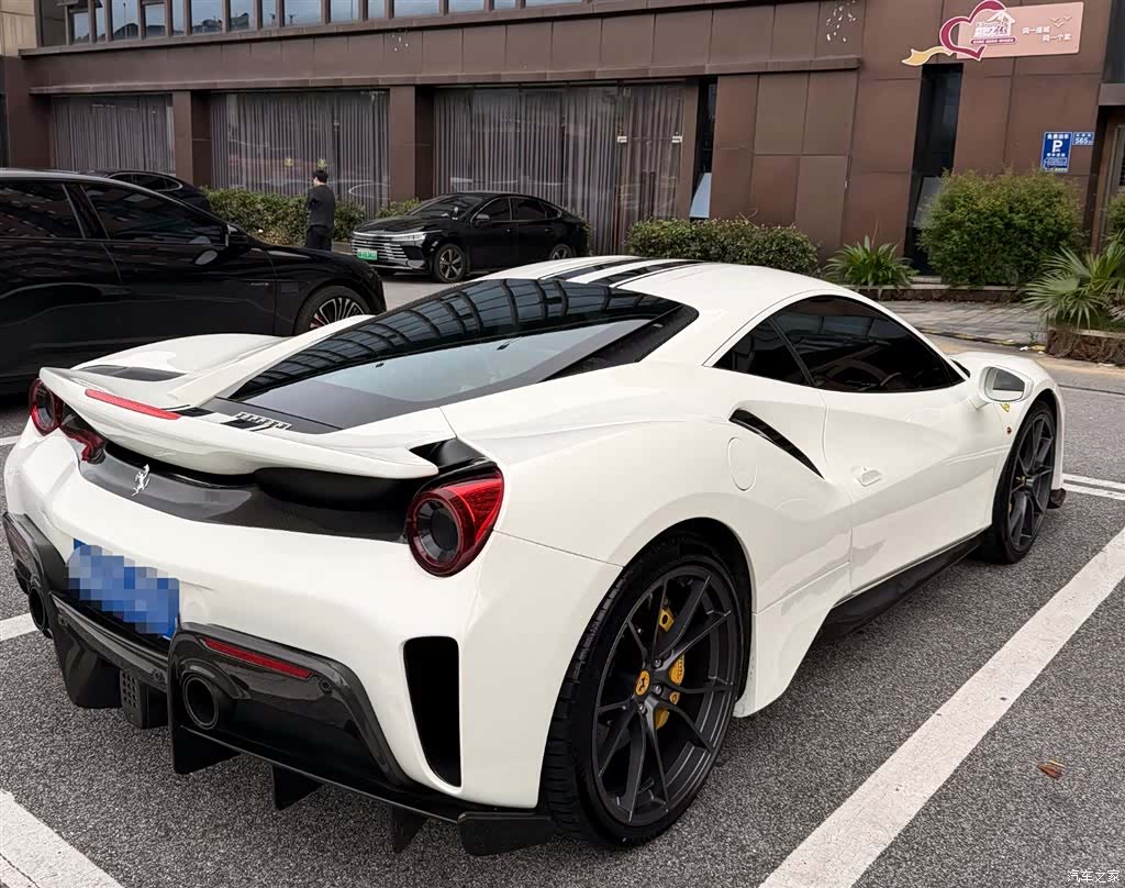 Ferrari 488, 2018 7