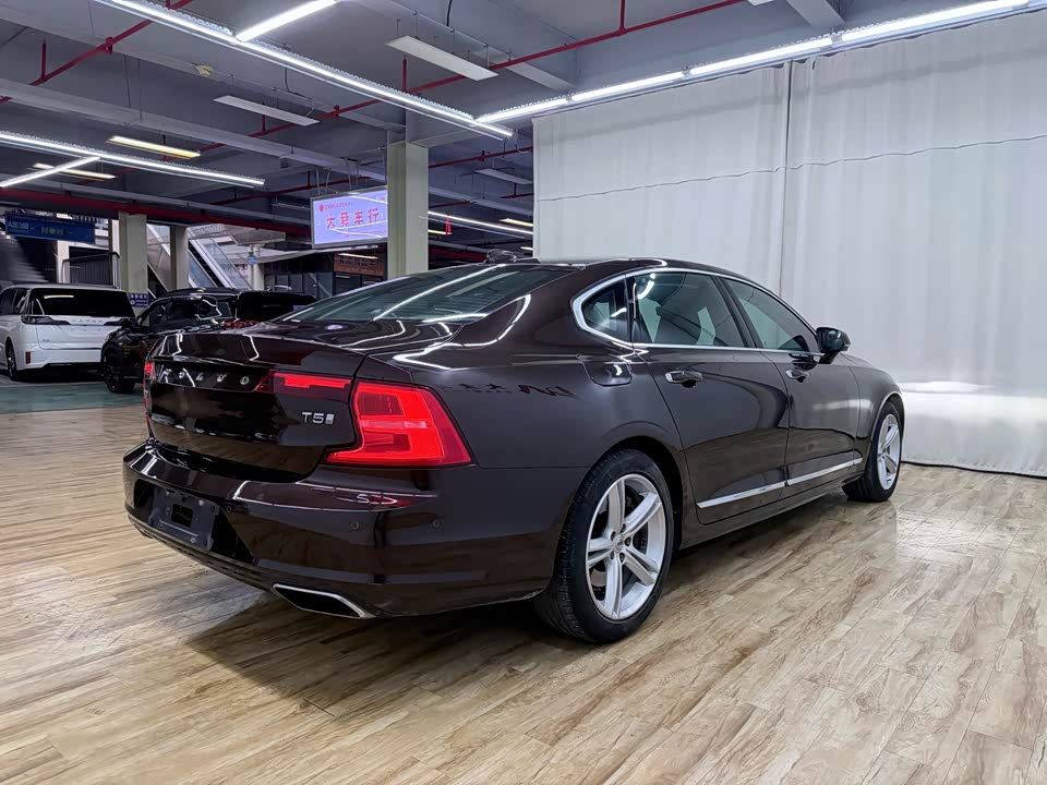 Volvo S90