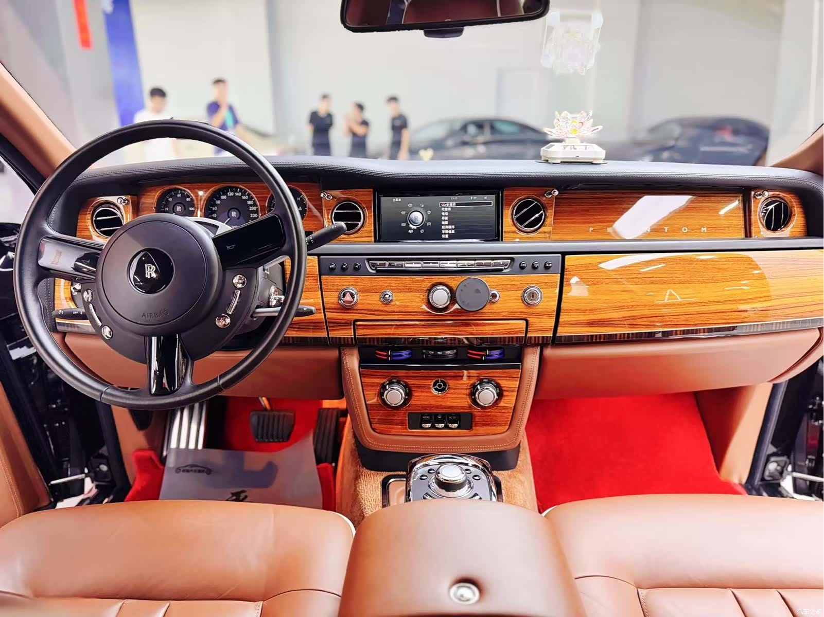 Rolls-Royce Phantom, 2016 12
