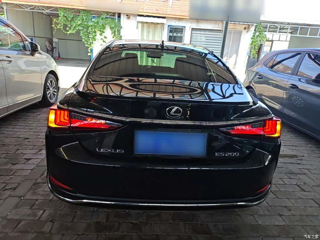 Lexus ES, 2022 4