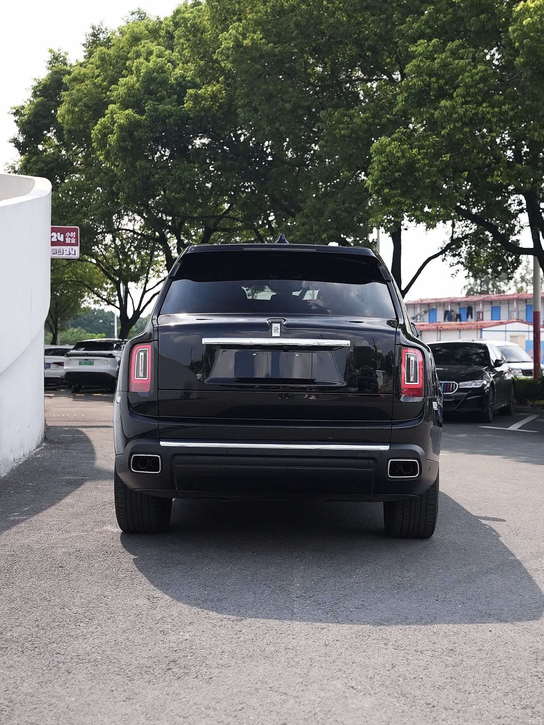 Rolls-Royce Cullinan, 2022 12