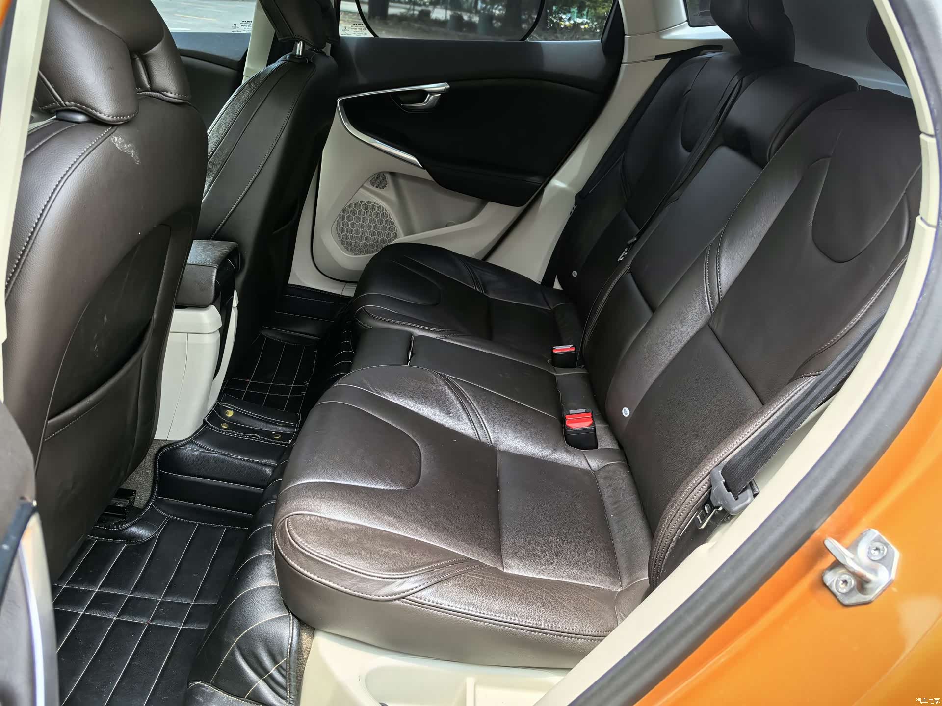 Volvo V40, 2014 13