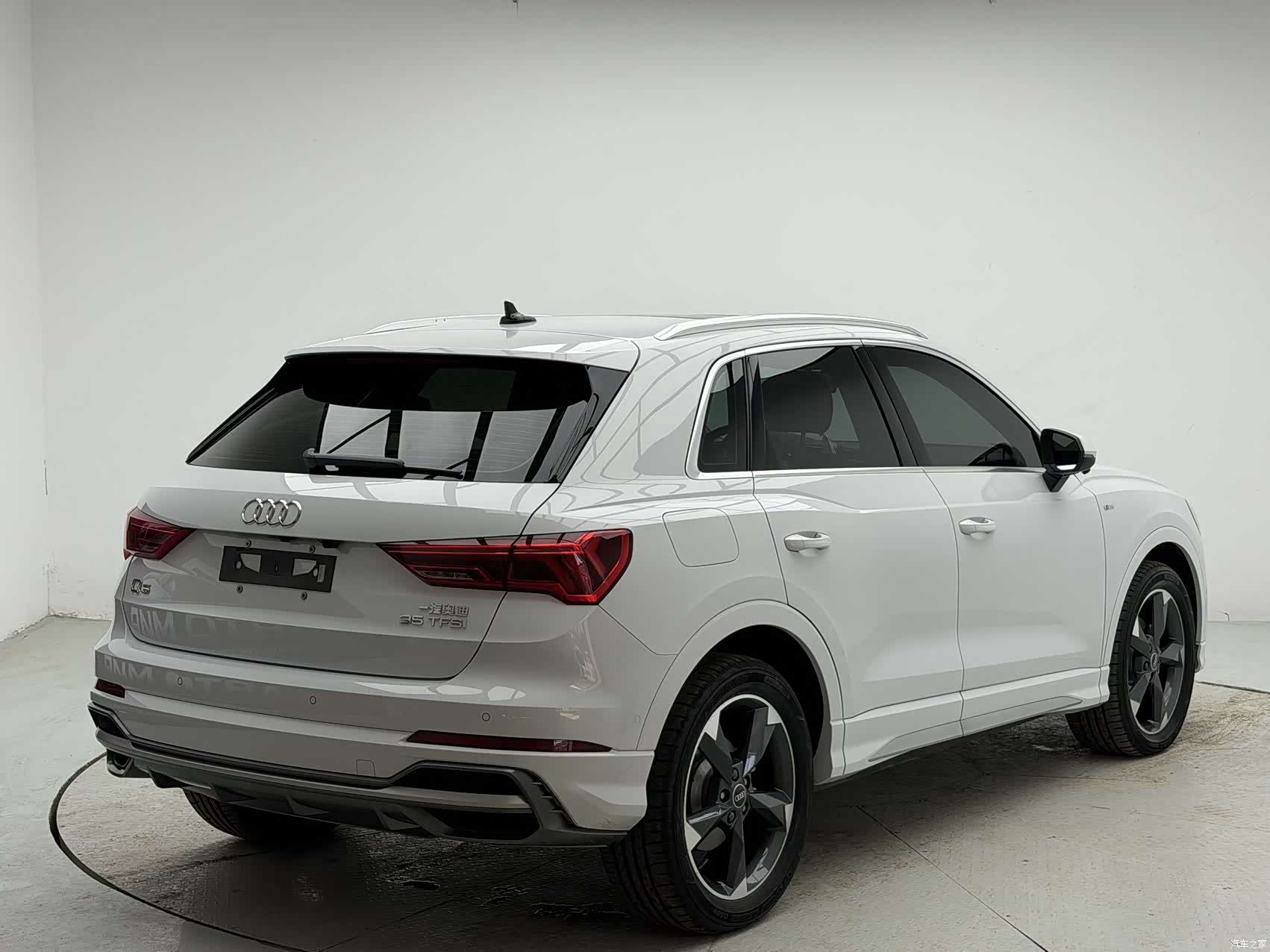 Audi Q3, 2023 2
