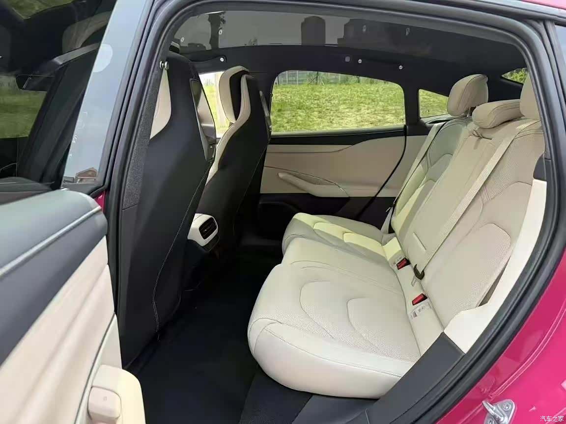 Xiaomi SU7, 2025 6