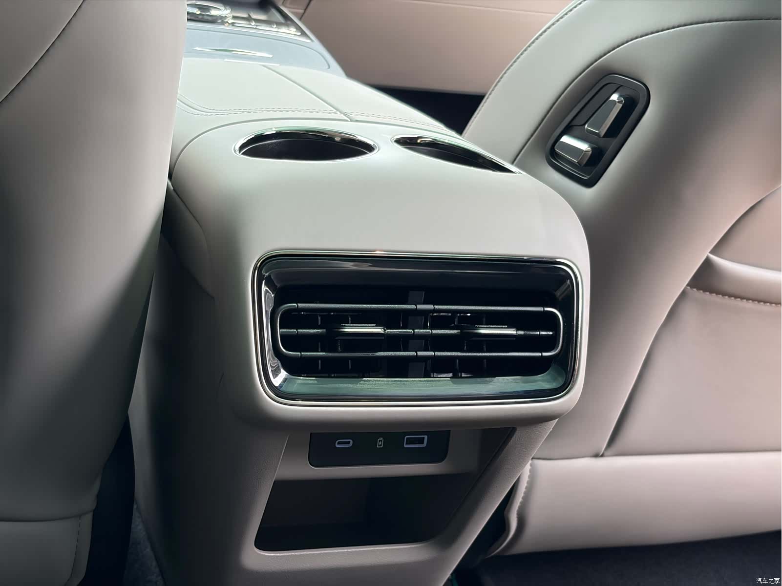 Geely 8, 2025 26