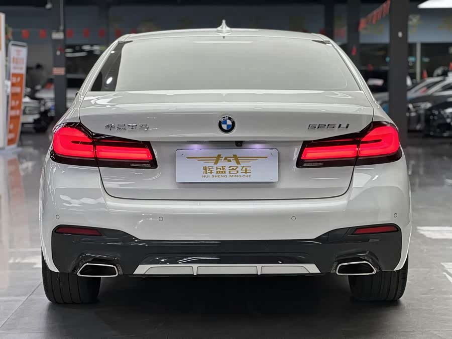 BMW 5 Series 2023, фото 4