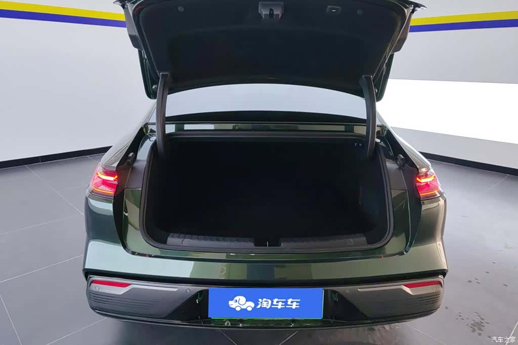 Geely 8, 2025 4